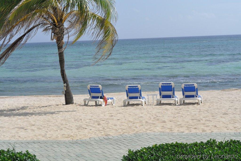 Castaways Cayman Beach Resort Grand Cayman Exterior foto